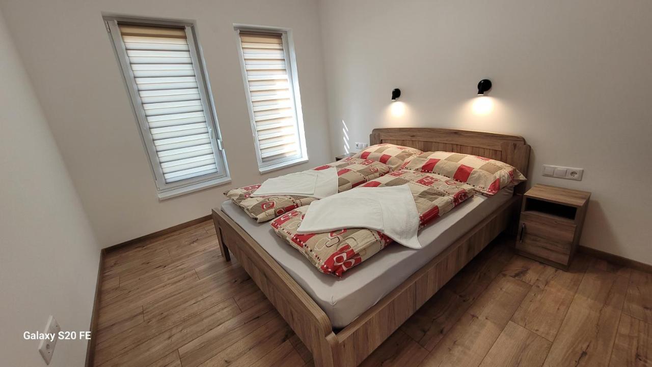Apartament Zea Apartmanhaz Balatonfenyves Zewnętrze zdjęcie